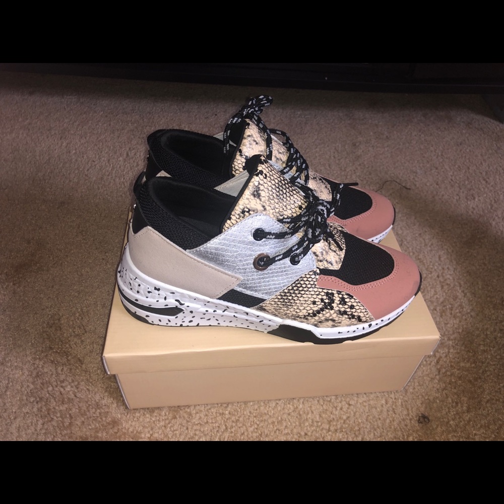 Yoki Fashion Sneakers